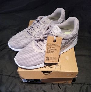 Womens Nike Sneakers size 11 DJ6257 500